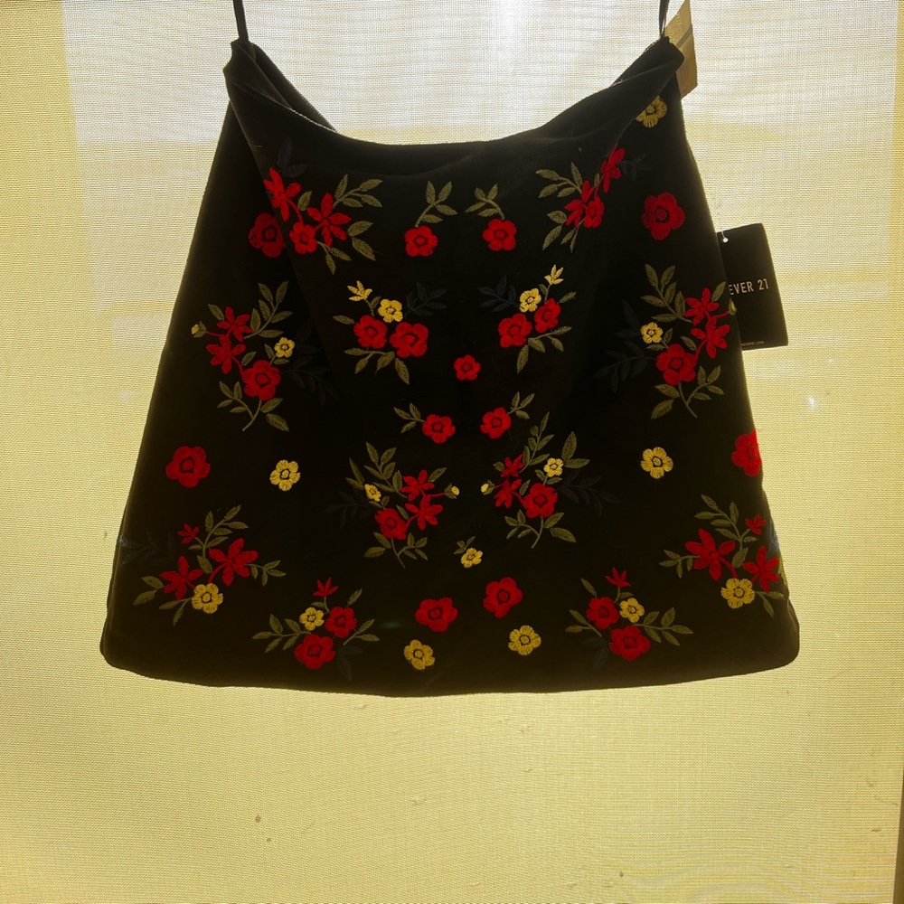 Cute black mini skirt with embroidered flowers